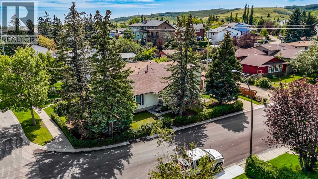 Single Family House 4 Level for Sale in  Macewan Drive NW MacEwan Glen Calgary 