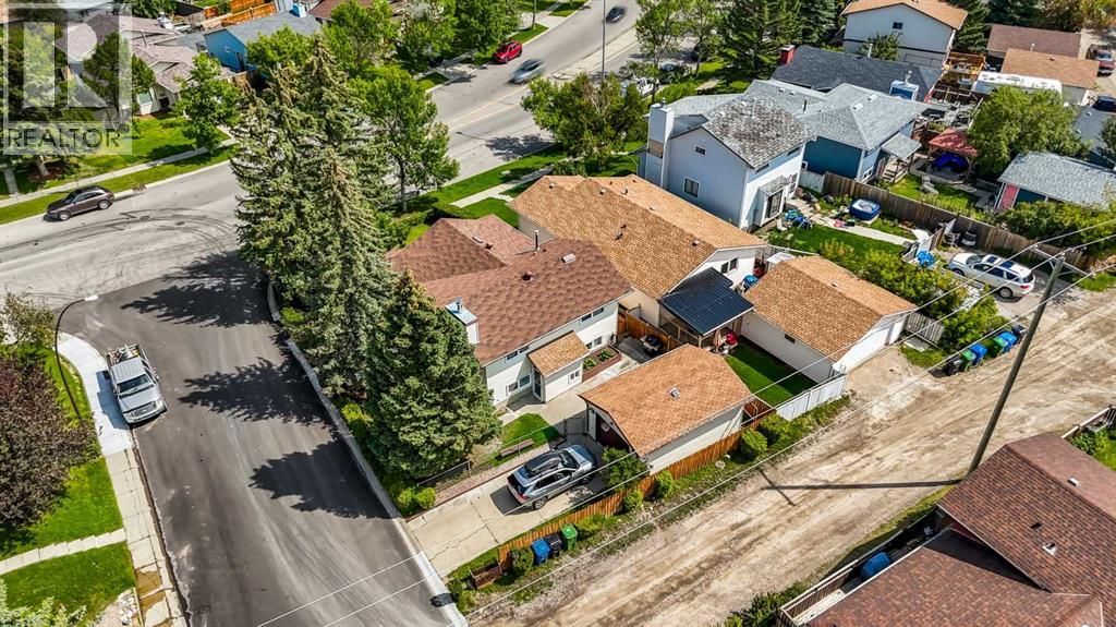 Single Family House 4 Level for Sale in  Macewan Drive NW MacEwan Glen Calgary 