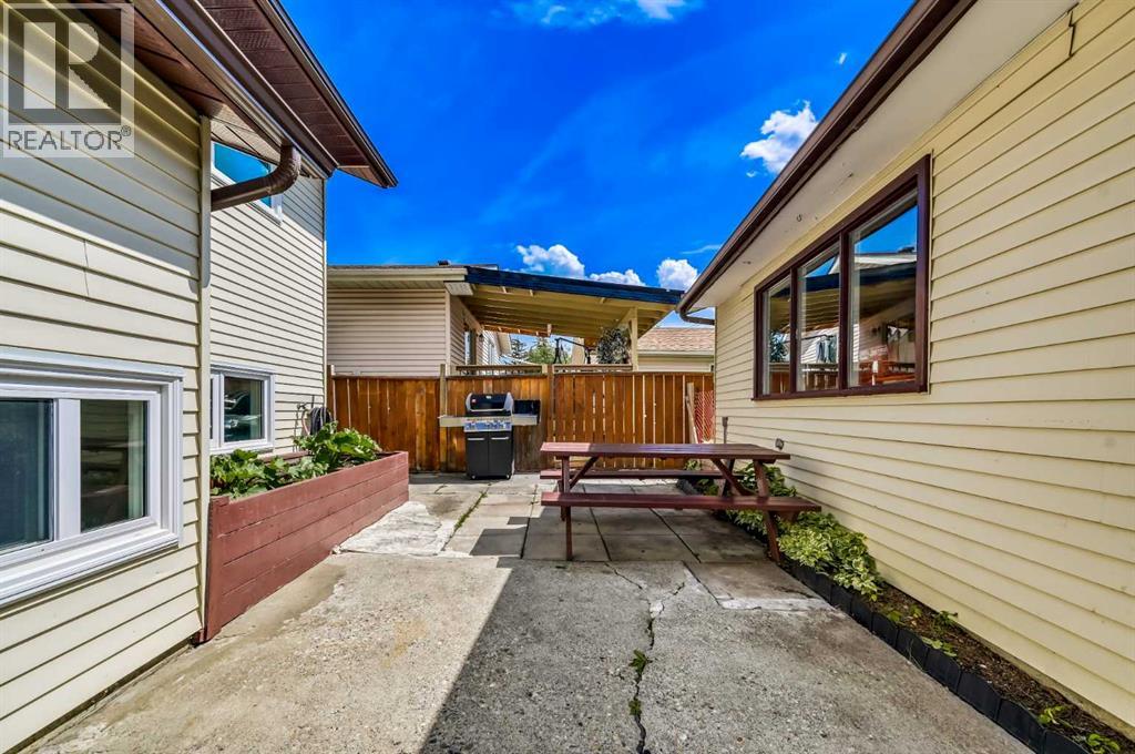Single Family House 4 Level for Sale in  Macewan Drive NW MacEwan Glen Calgary 