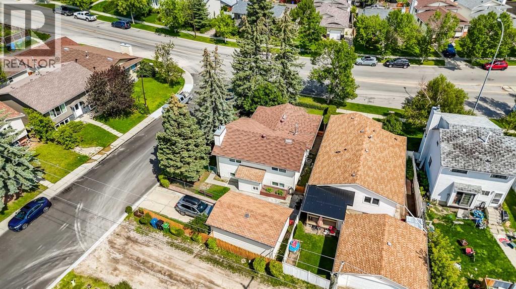 Single Family House 4 Level for Sale in  Macewan Drive NW MacEwan Glen Calgary 