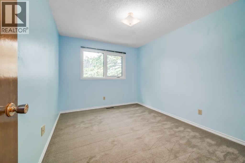 Single Family House 4 Level for Sale in  Macewan Drive NW MacEwan Glen Calgary 