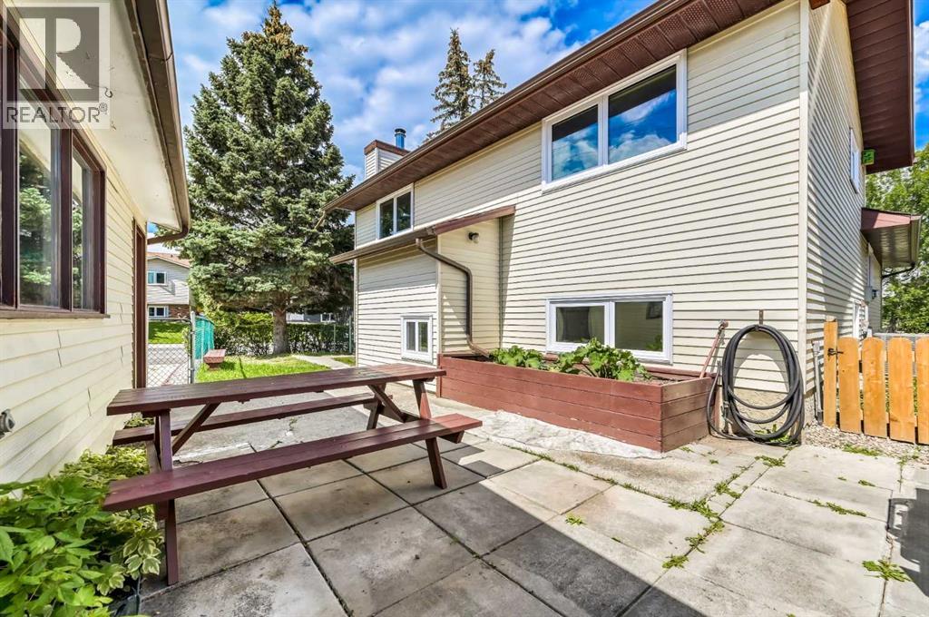 Single Family House 4 Level for Sale in  Macewan Drive NW MacEwan Glen Calgary 