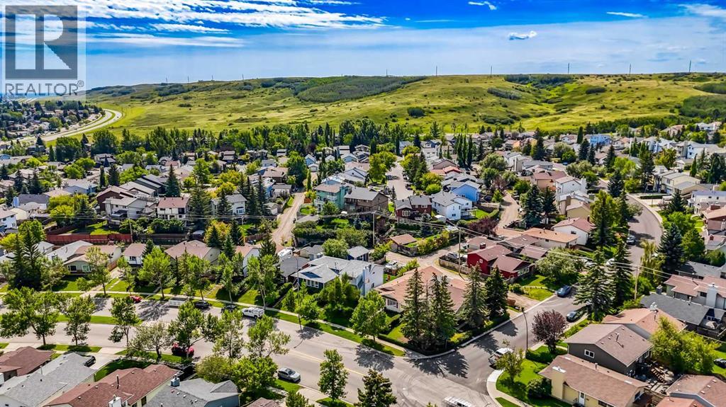 Single Family House 4 Level for Sale in  Macewan Drive NW MacEwan Glen Calgary 
