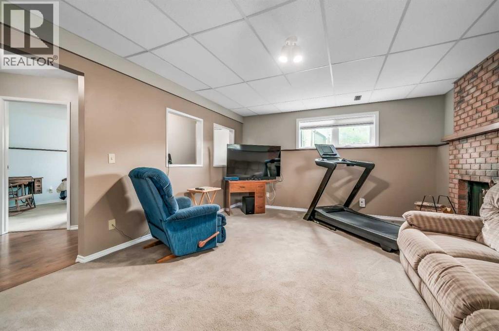 Single Family House 4 Level for Sale in  Macewan Drive NW MacEwan Glen Calgary 