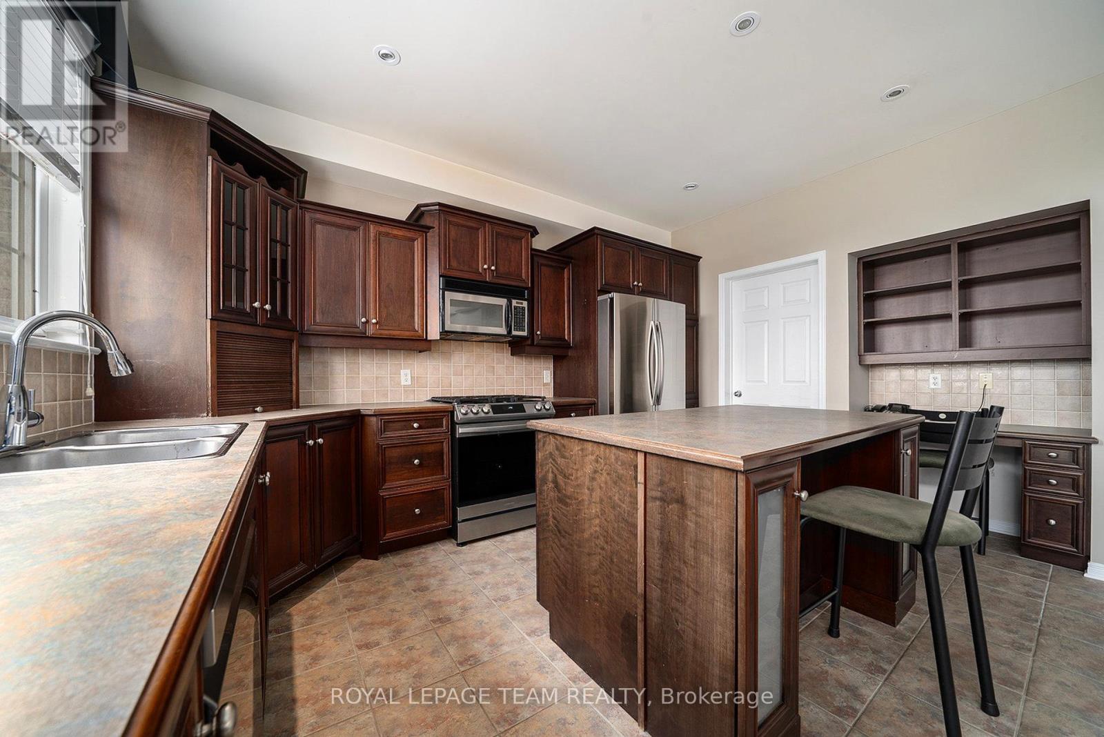 Photo 15 of 9 Fencerow Way, Ottawa ON
