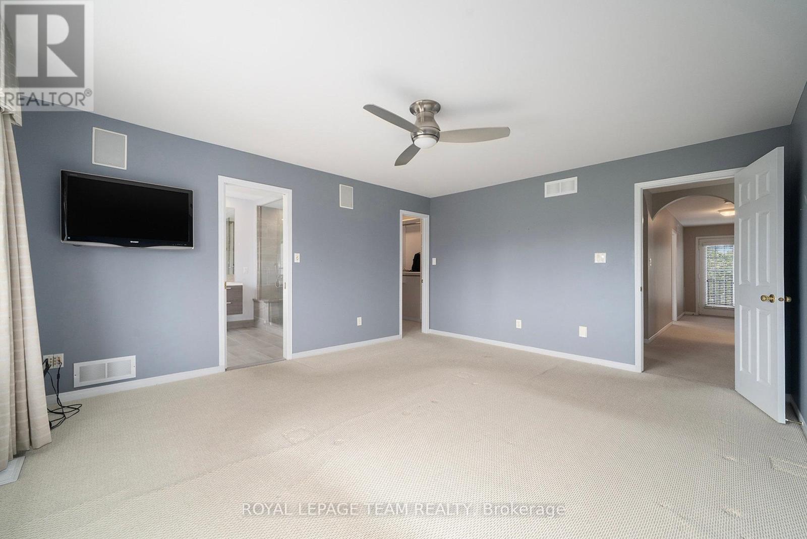 Photo 2 of 9 Fencerow Way, Ottawa ON