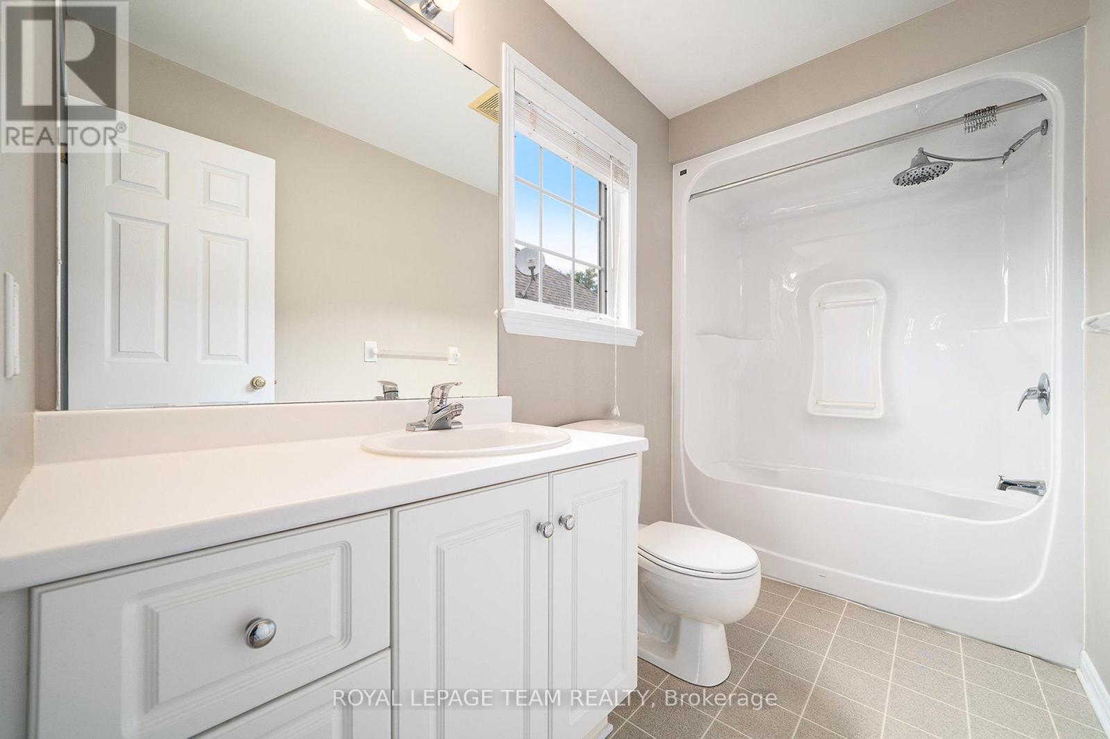 Photo 18 of 9 Fencerow Way, Ottawa ON