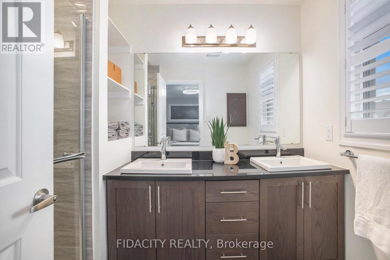 Photo 20 of 168 Overberg Way, Ottawa ON