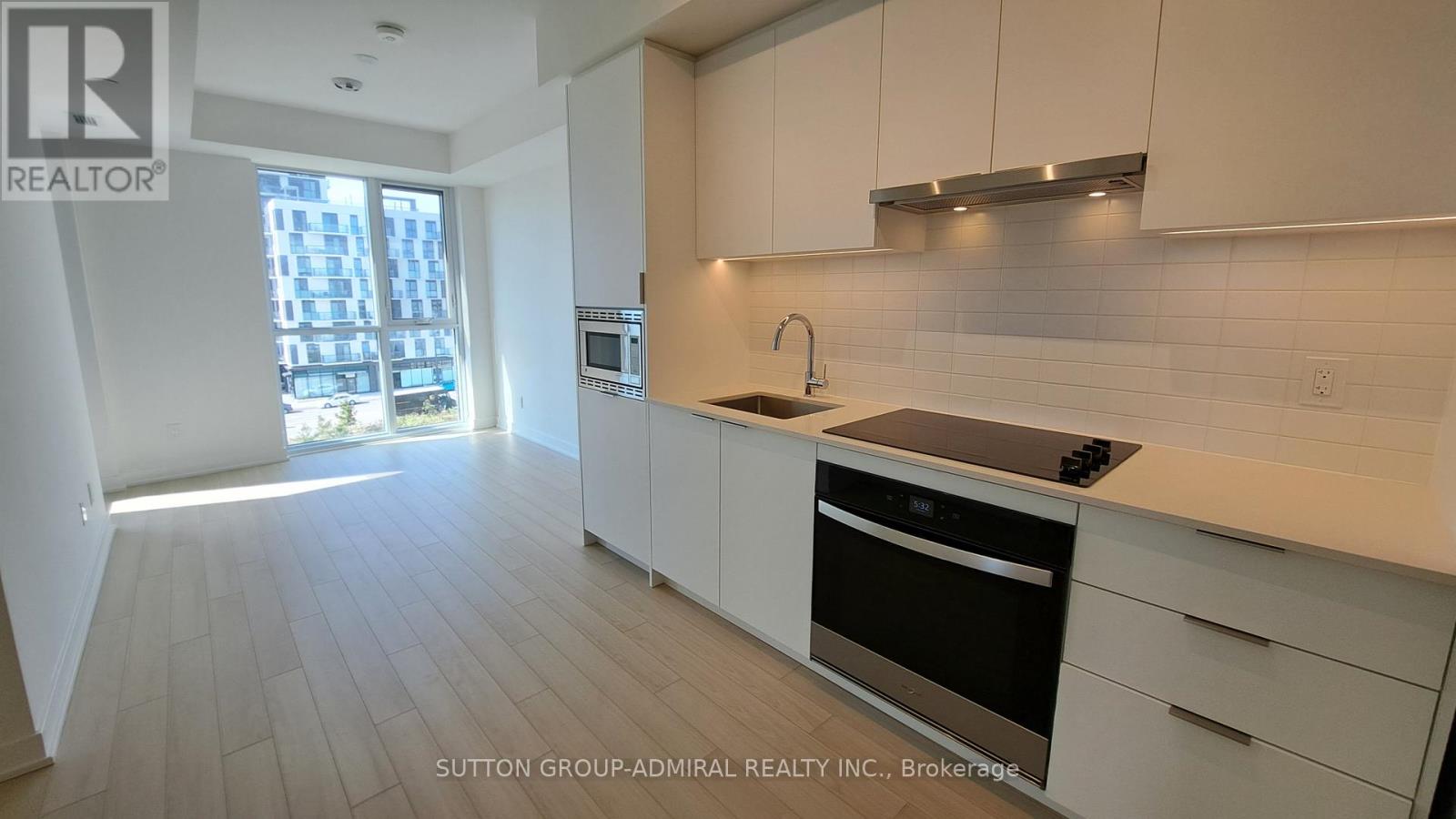 Photo 4 of 504 3079 Trafalgar Road, Oakville ON