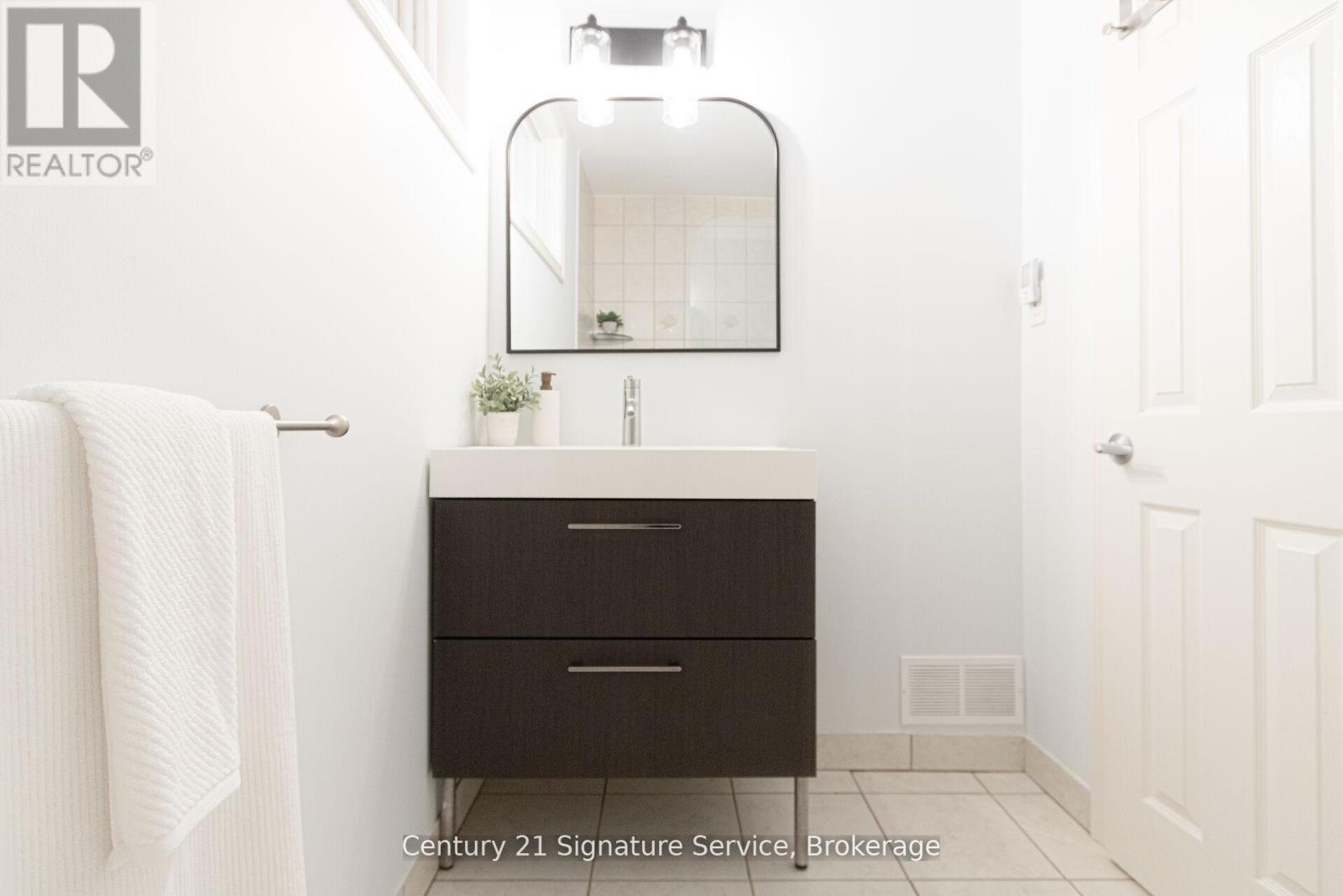Photo 11 of 24 Joymar Drive, Mississauga ON