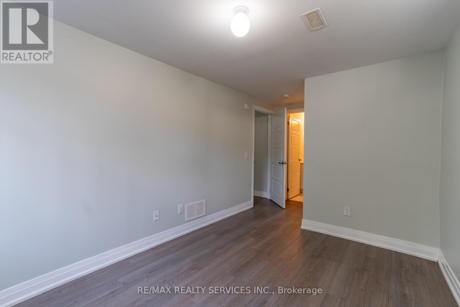 Photo 17 of 105 1208 Main Street E, Milton ON