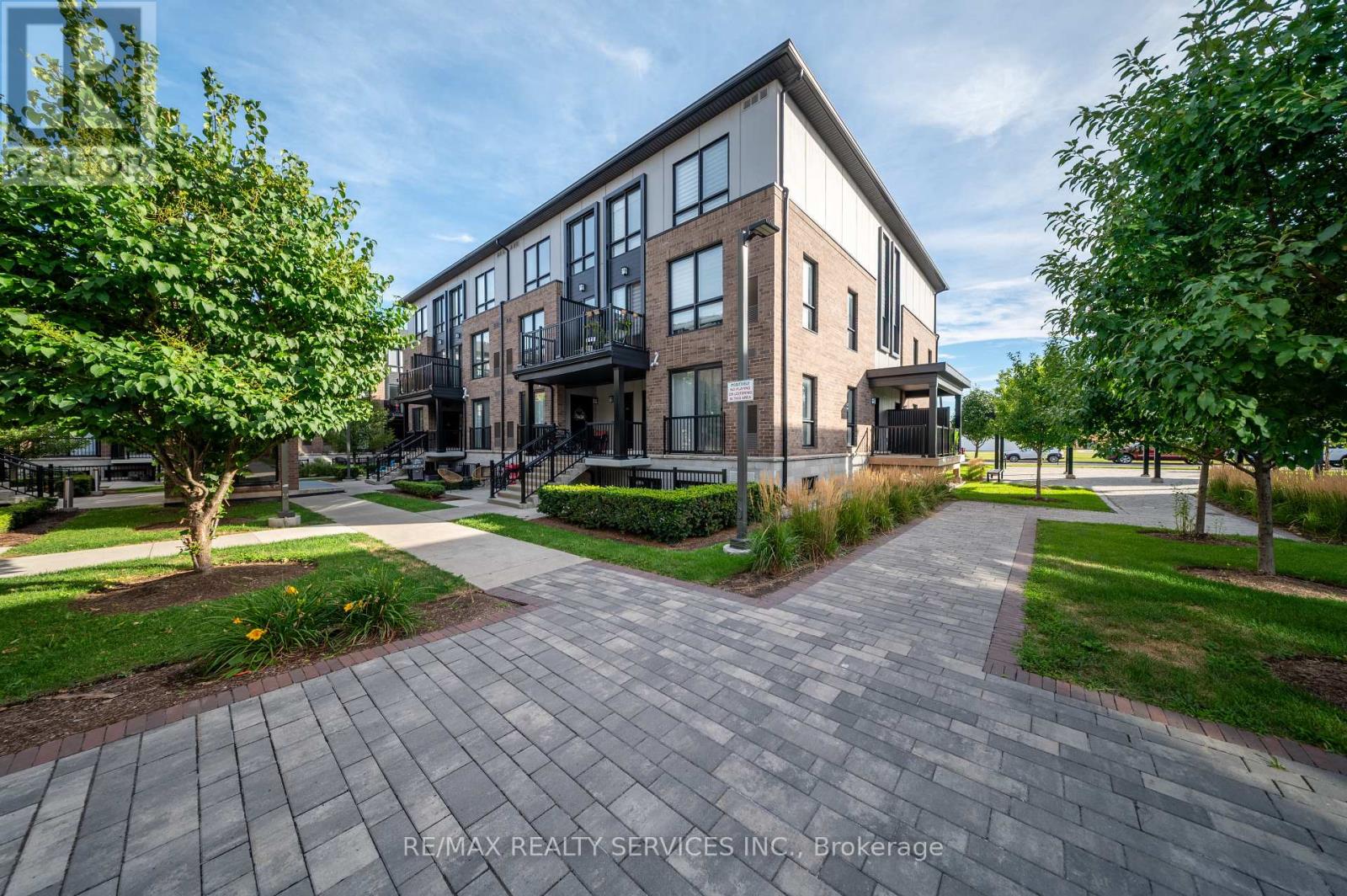 Photo 11 of 105 1208 Main Street E, Milton ON