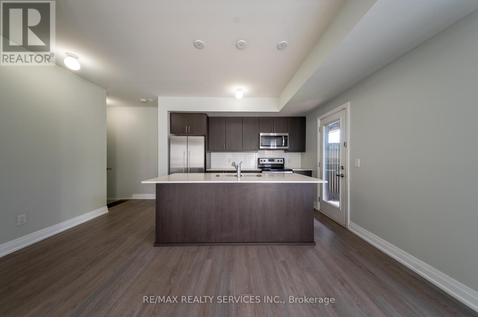 Photo 13 of 105 1208 Main Street E, Milton ON