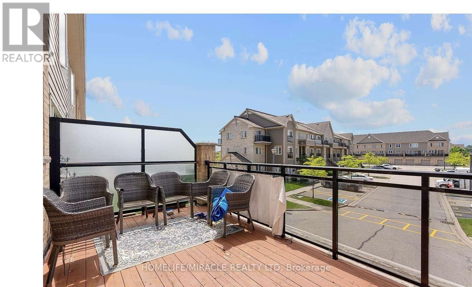 Photo 22 of 61 60 Fairwood Circle, Brampton ON