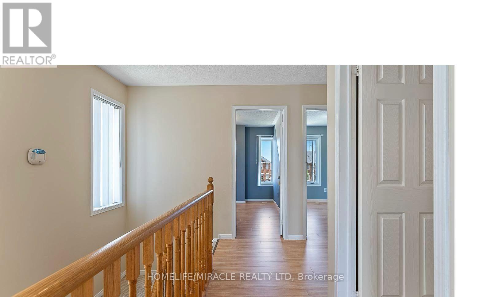 Photo 21 of 61 60 Fairwood Circle, Brampton ON