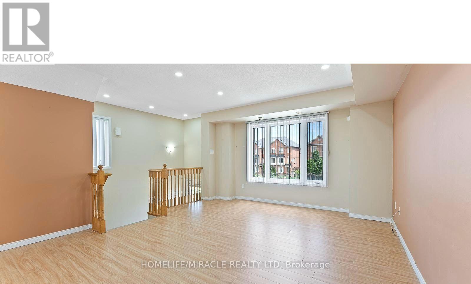 Photo 31 of 61 60 Fairwood Circle, Brampton ON