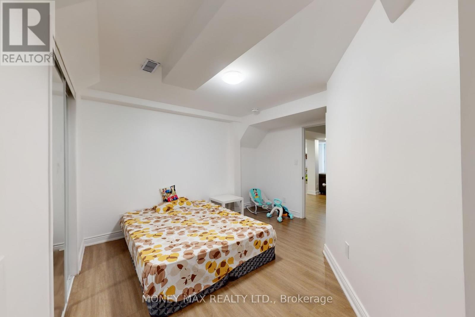 Photo 17 of 4 Pasadena Avenue, Brampton ON