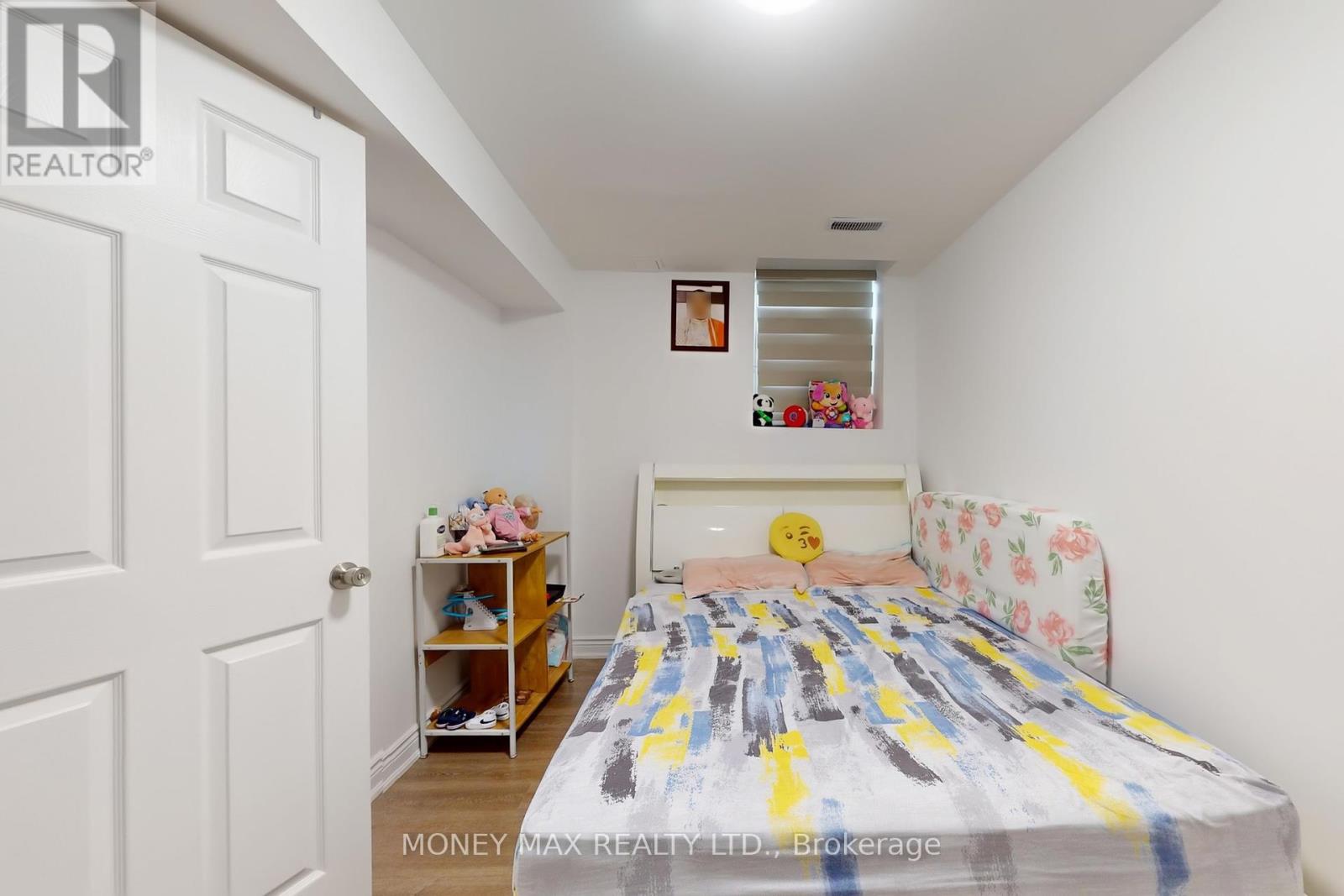 Photo 19 of 4 Pasadena Avenue, Brampton ON