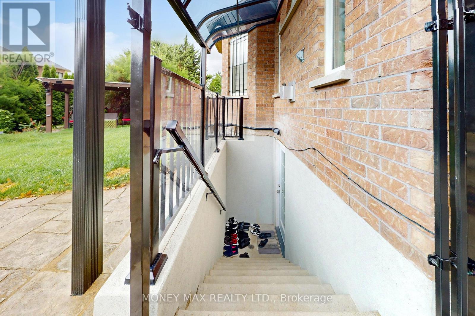 Photo 2 of 4 Pasadena Avenue, Brampton ON