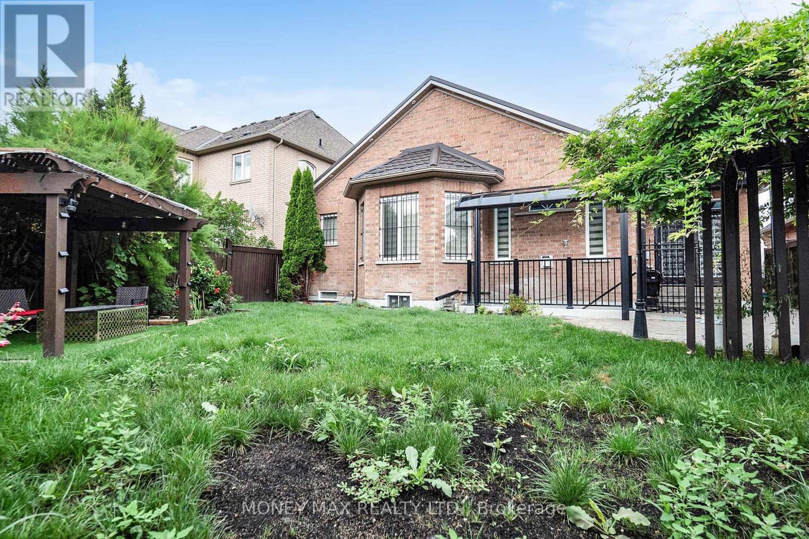 Photo 24 of 4 Pasadena Avenue, Brampton ON