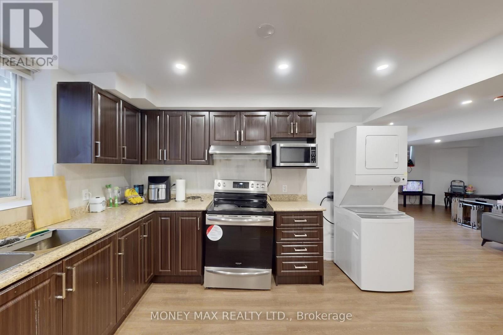 Photo 5 of 4 Pasadena Avenue, Brampton ON
