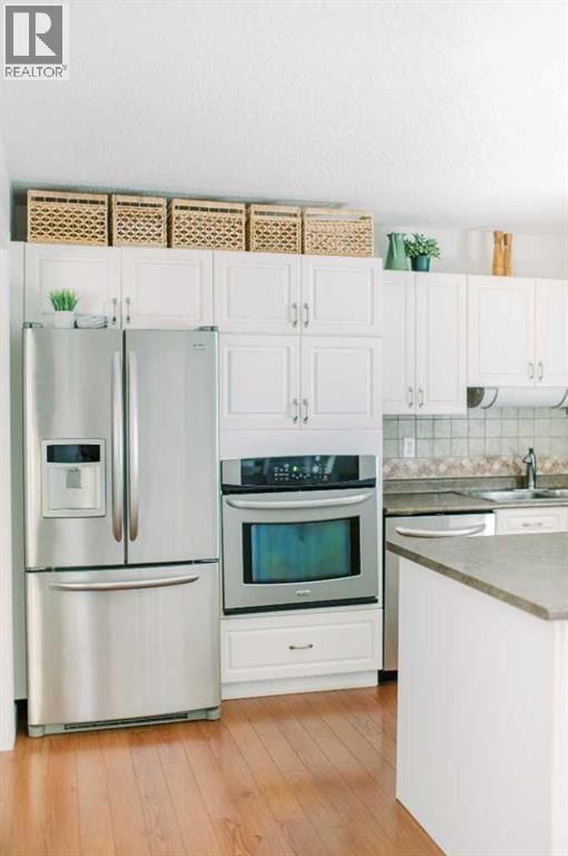 Single Family House Bungalow for Sale in  A Avenue Rosedale Stettler 