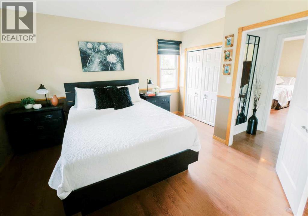 Single Family House Bungalow for Sale in  A Avenue Rosedale Stettler 