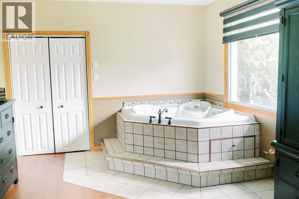 Single Family House Bungalow for Sale in  A Avenue Rosedale Stettler 