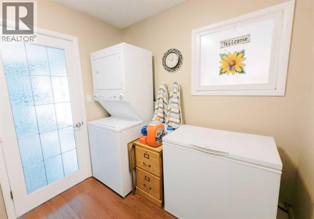 Single Family House Bungalow for Sale in  A Avenue Rosedale Stettler 