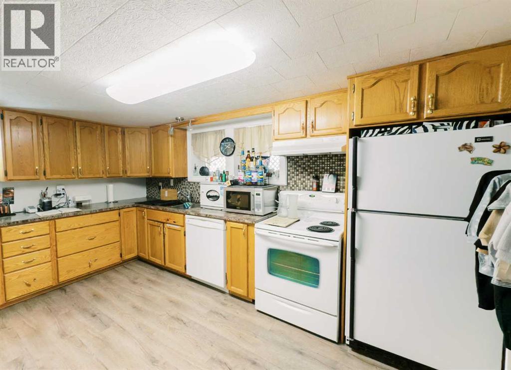Single Family House Bungalow for Sale in  A Avenue Rosedale Stettler 