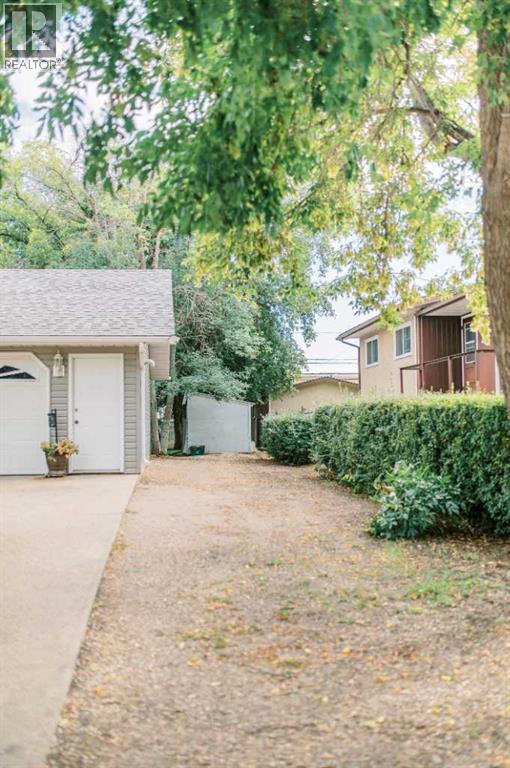 Single Family House Bungalow for Sale in  A Avenue Rosedale Stettler 