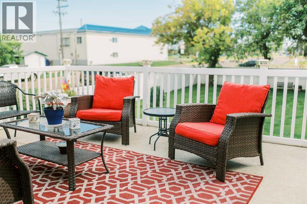 Single Family House Bungalow for Sale in  A Avenue Rosedale Stettler 