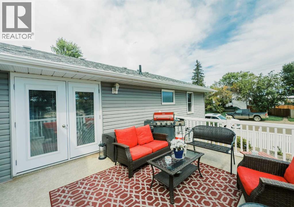 Single Family House Bungalow for Sale in  A Avenue Rosedale Stettler 