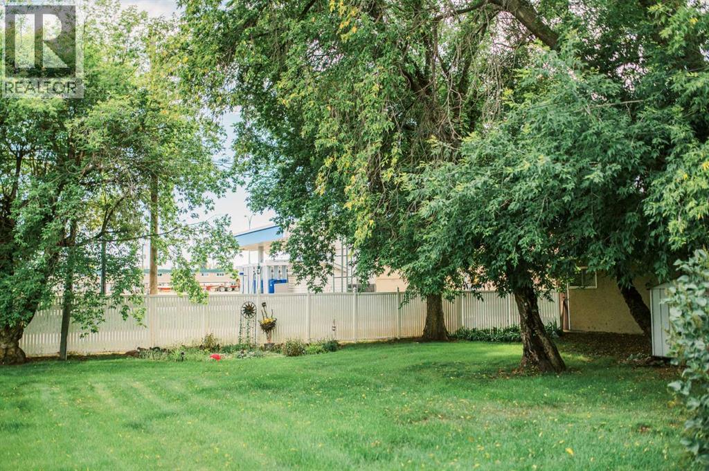 Single Family House Bungalow for Sale in  A Avenue Rosedale Stettler 