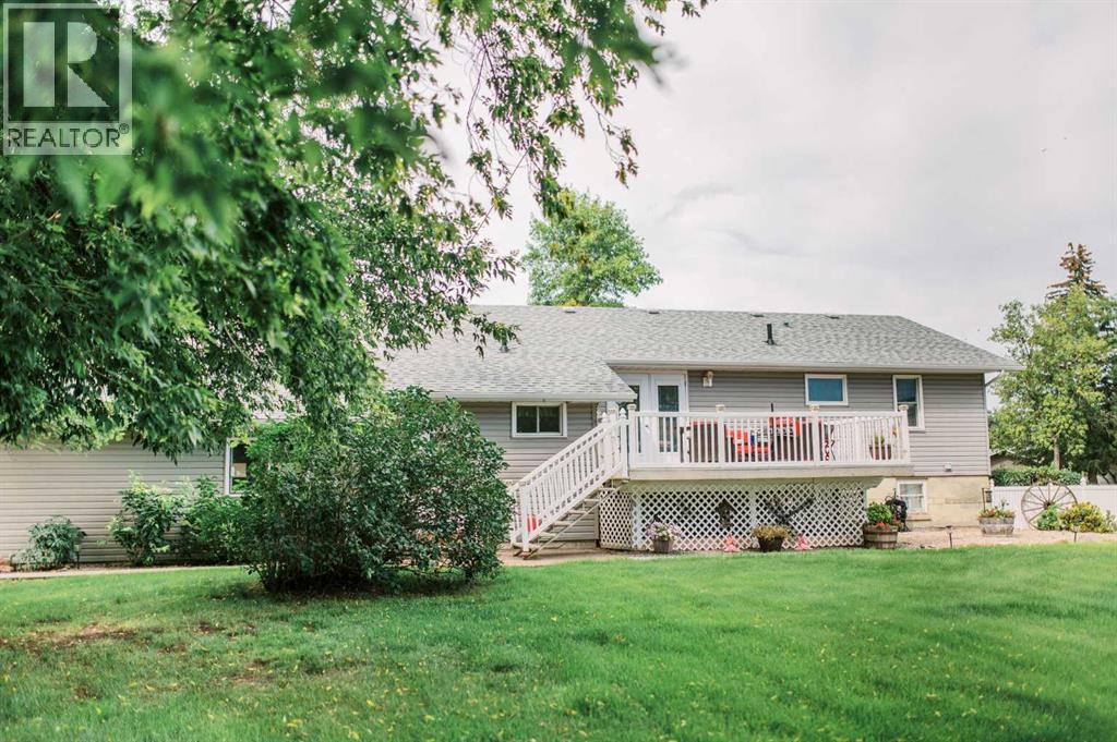 Single Family House Bungalow for Sale in  A Avenue Rosedale Stettler 