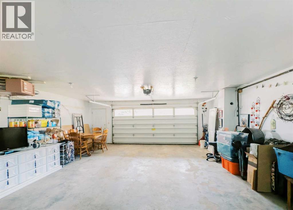 Single Family House Bungalow for Sale in  A Avenue Rosedale Stettler 