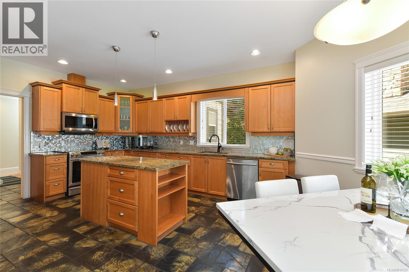 Photo 5 of 2110 Bishops Gate, Langford BC