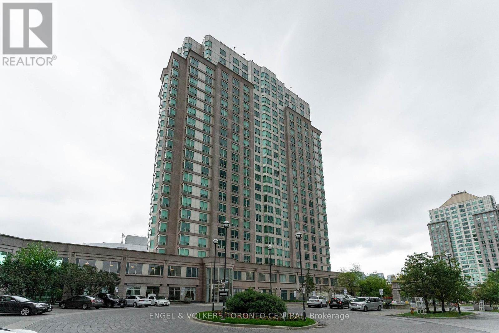 Photo 4 of 715 1 Lee Centre Drive, Toronto ON