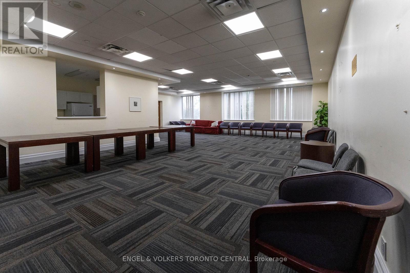 Photo 9 of 715 1 Lee Centre Drive, Toronto ON