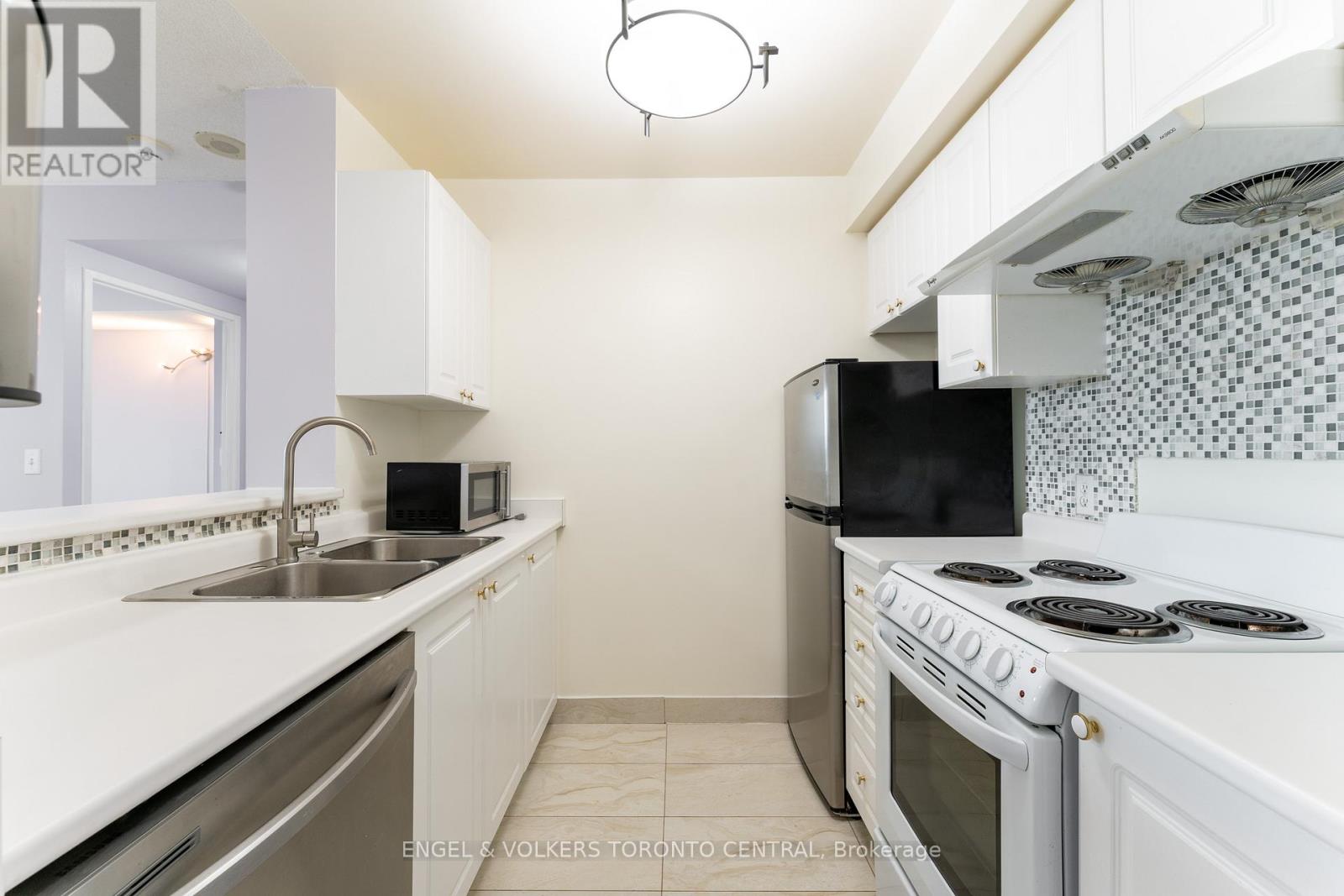 Photo 24 of 715 1 Lee Centre Drive, Toronto ON