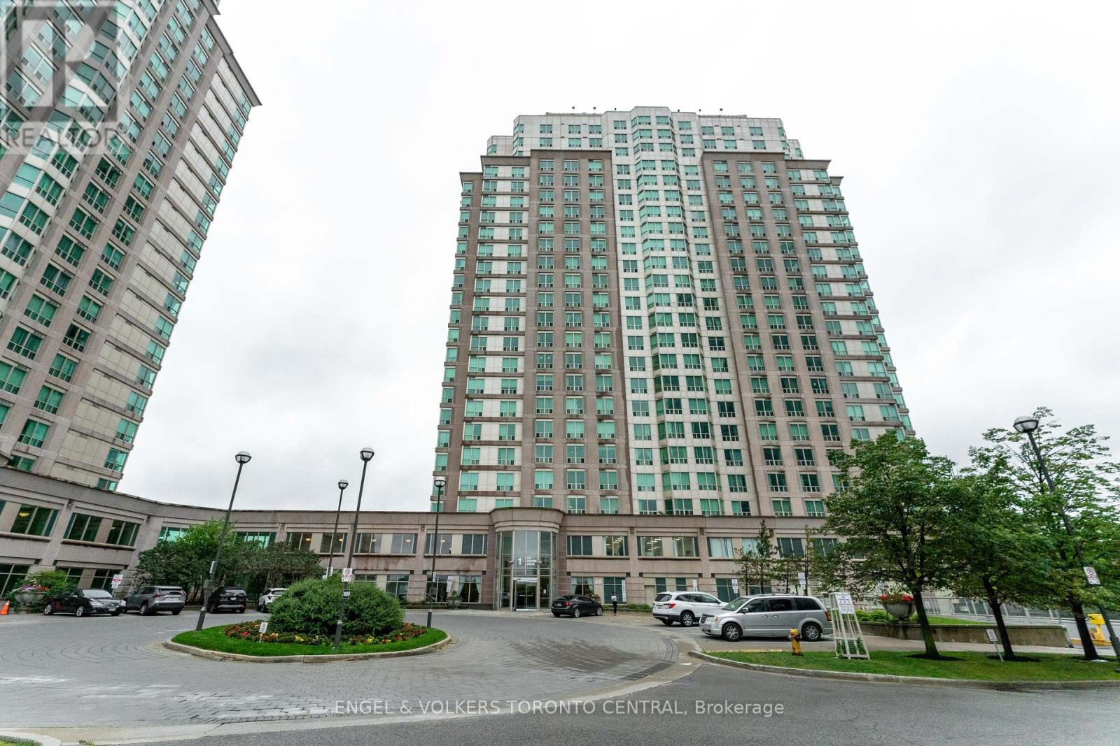 Photo 18 of 715 1 Lee Centre Drive, Toronto ON