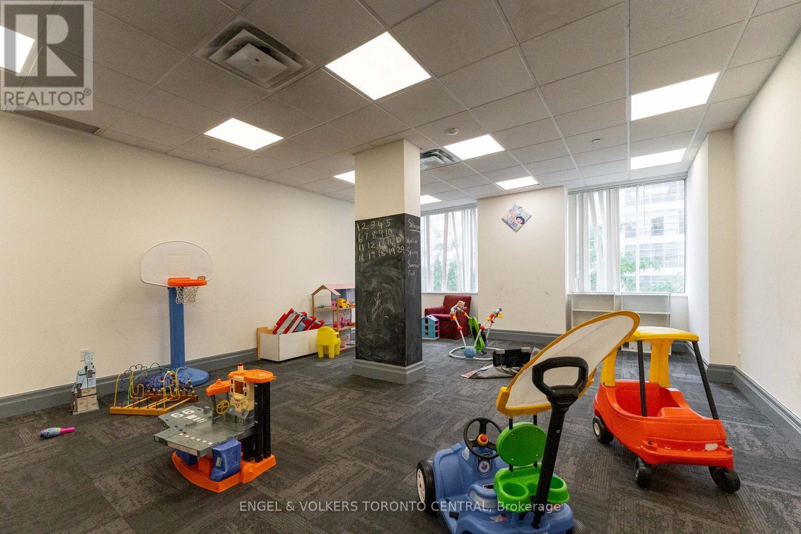 Photo 22 of 715 1 Lee Centre Drive, Toronto ON