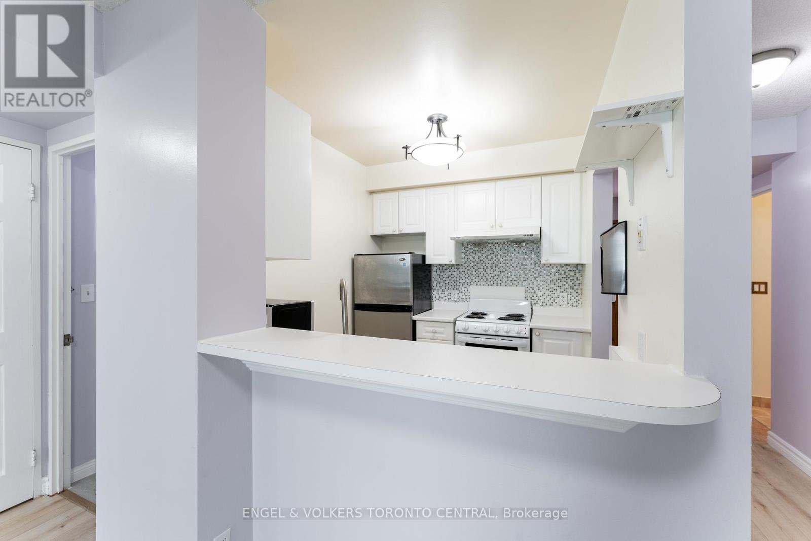 Photo 5 of 715 1 Lee Centre Drive, Toronto ON