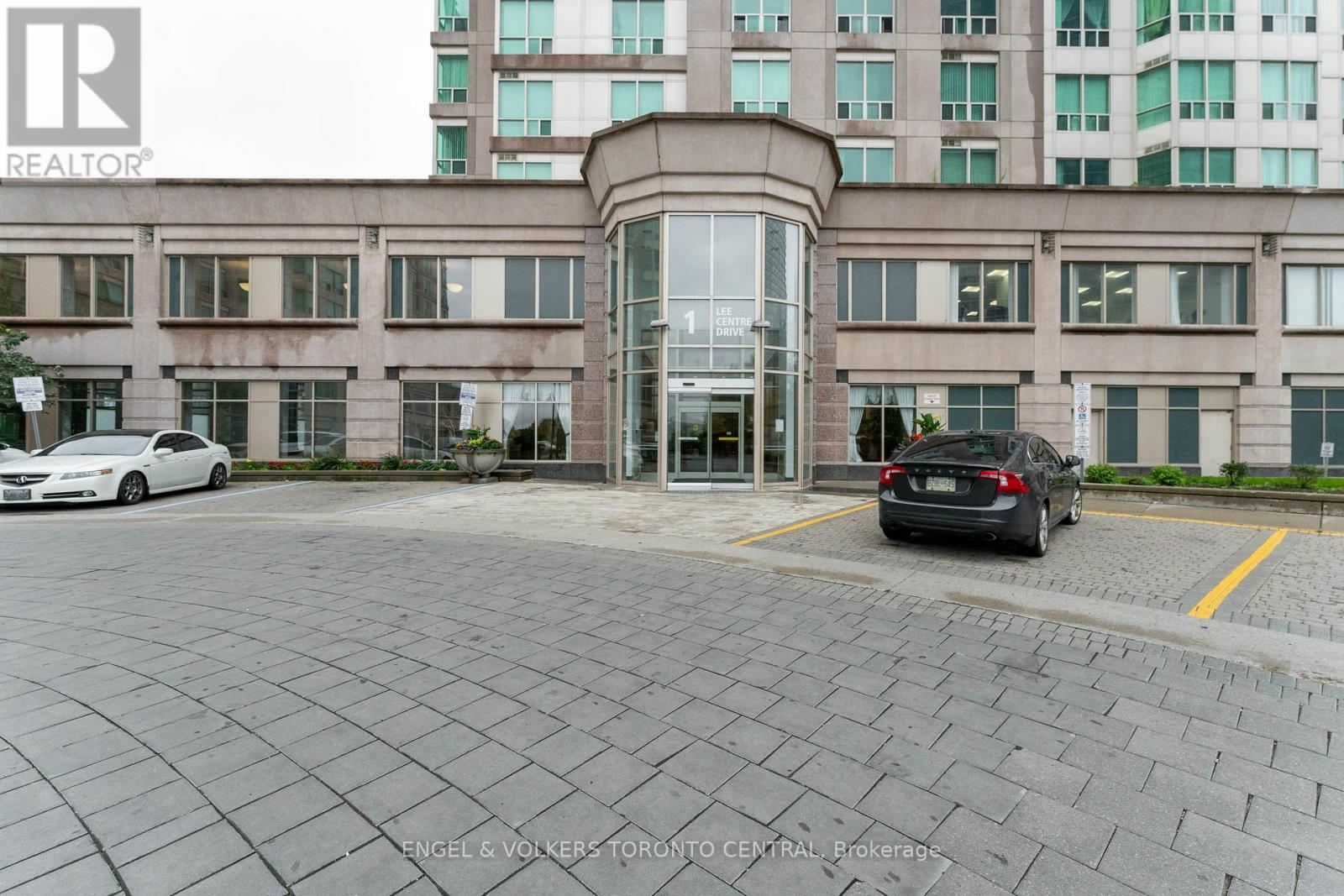 Photo 7 of 715 1 Lee Centre Drive, Toronto ON