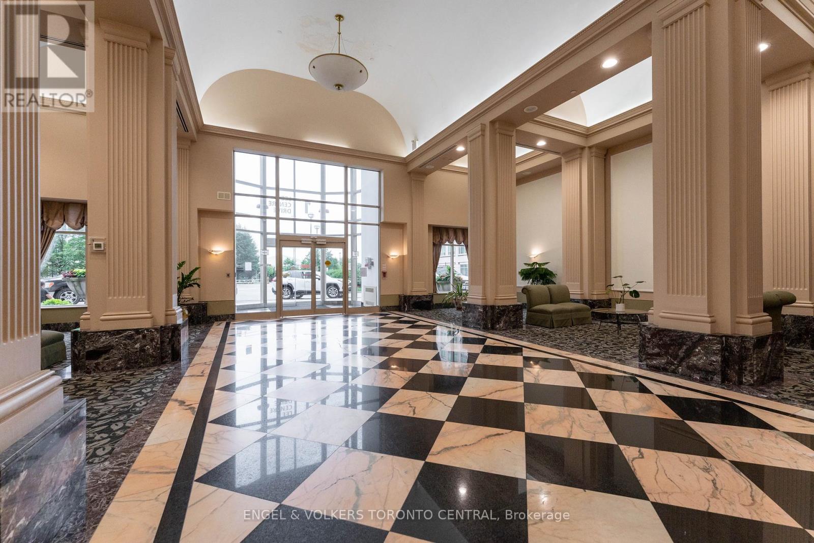 Photo 19 of 715 1 Lee Centre Drive, Toronto ON