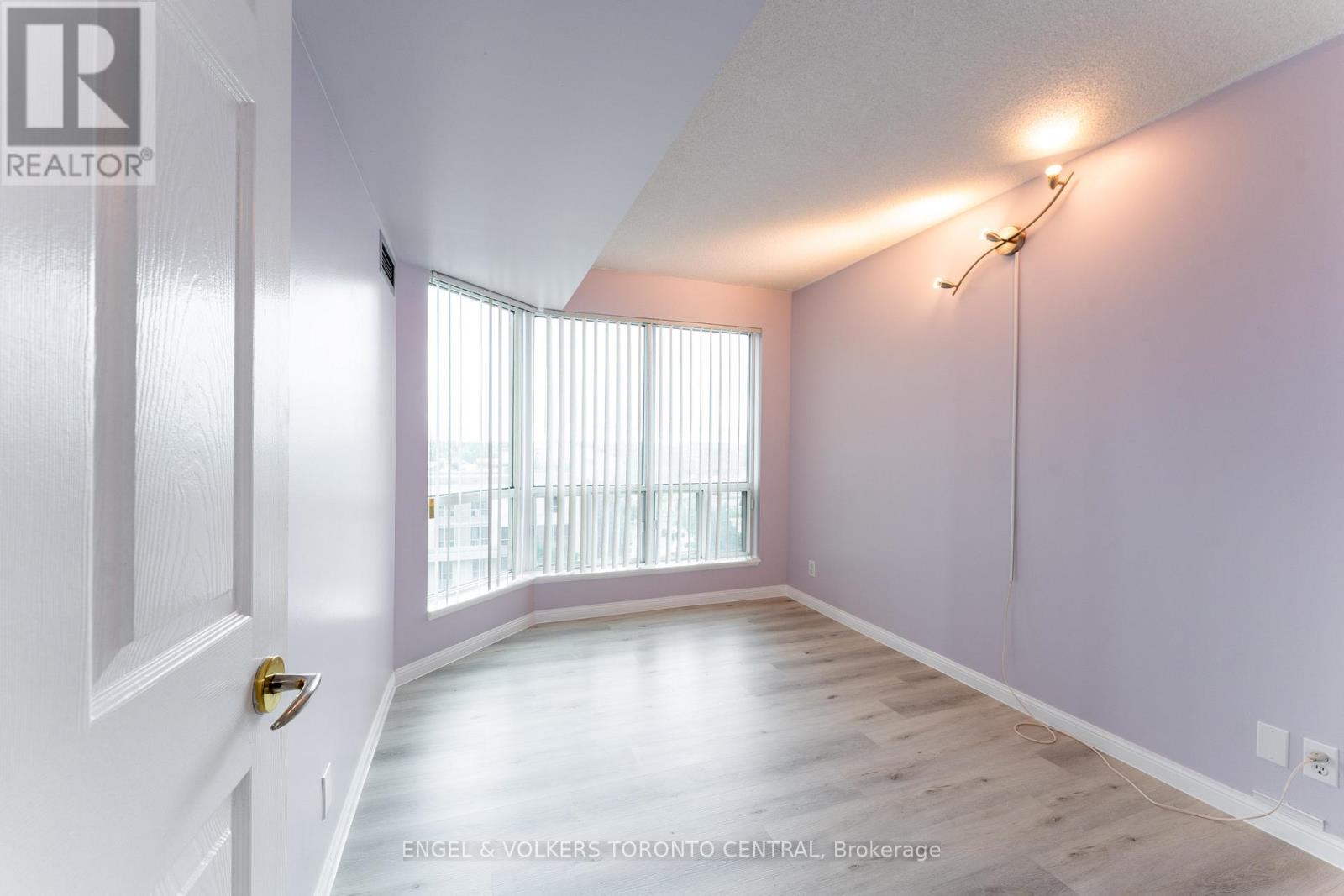Photo 39 of 715 1 Lee Centre Drive, Toronto ON