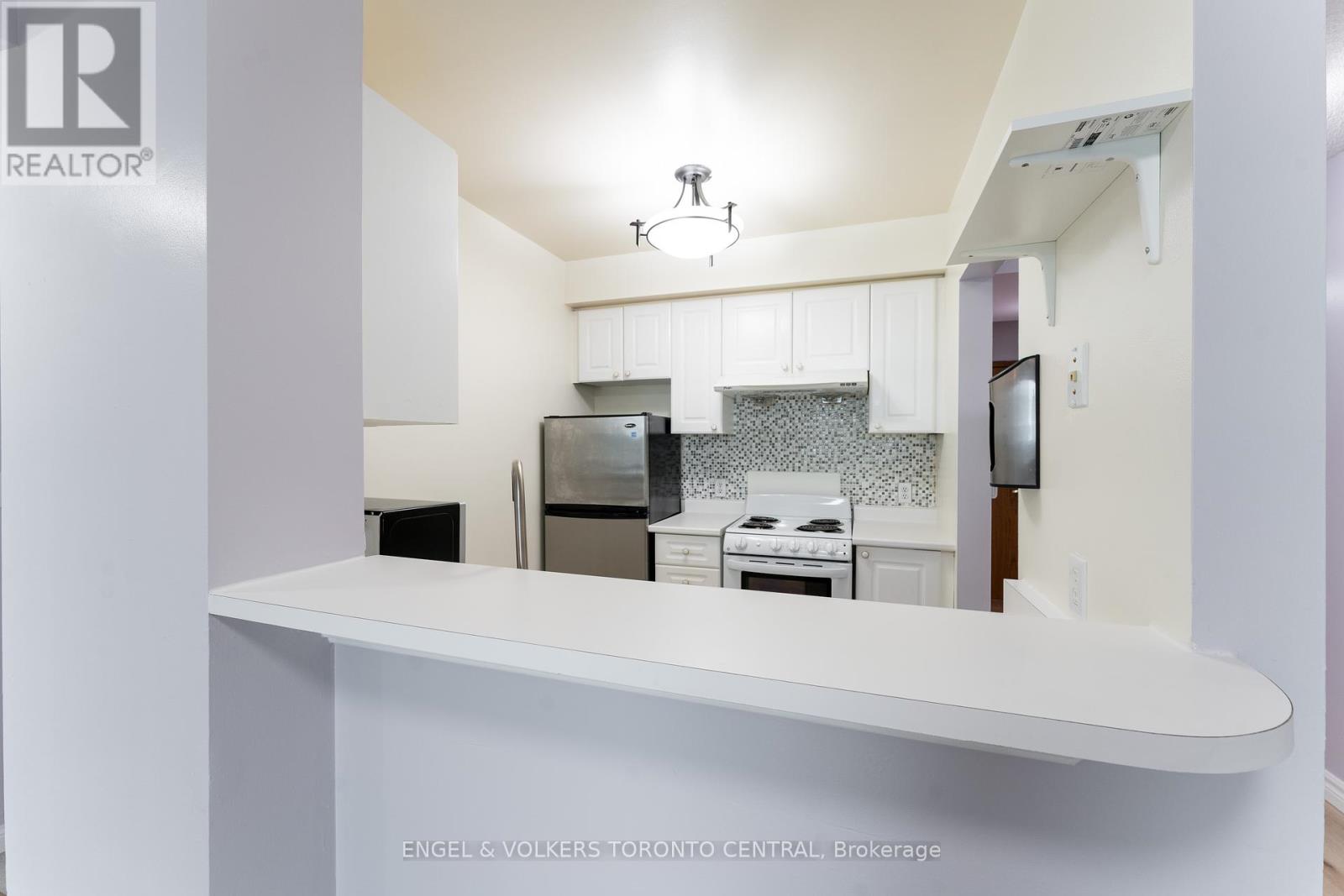 Photo 37 of 715 1 Lee Centre Drive, Toronto ON
