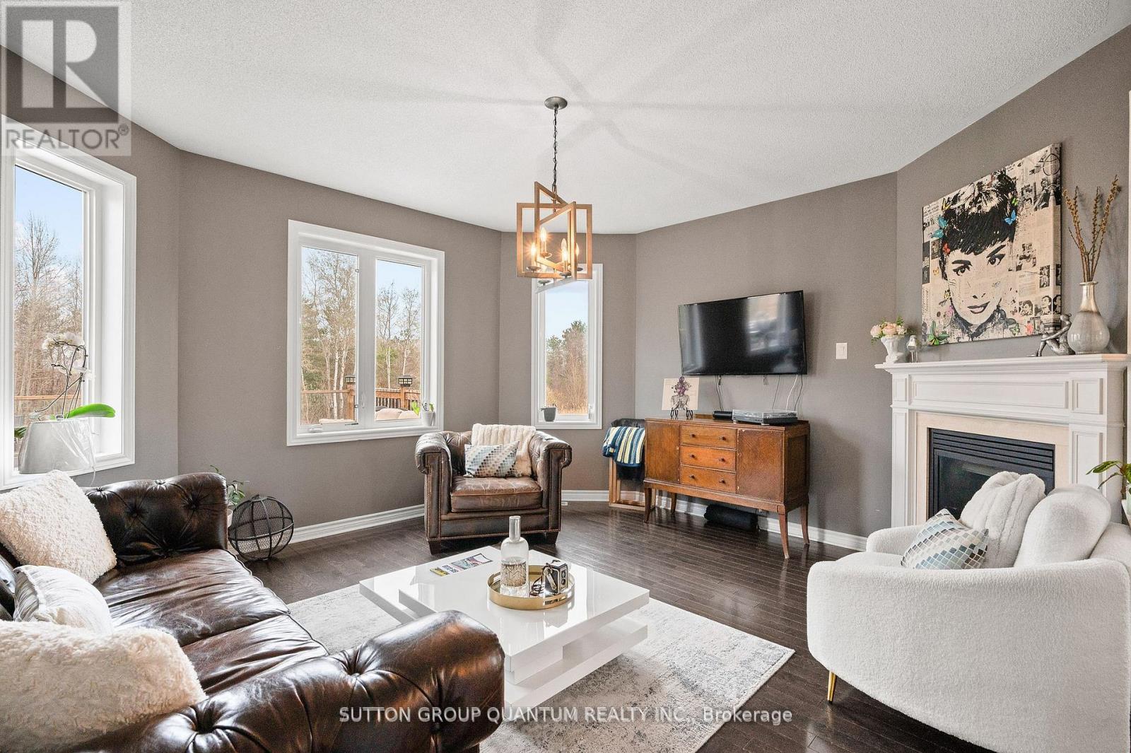 Photo 11 of 58 Blanchard Crescent, Essa ON