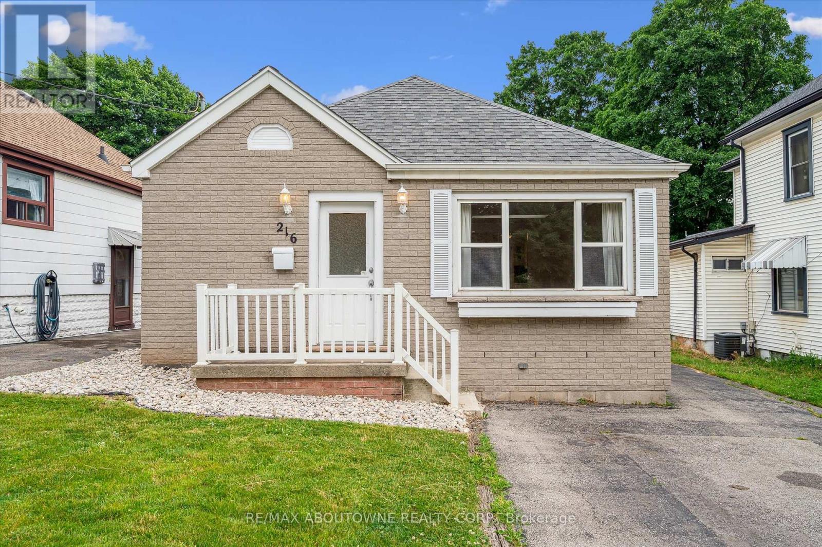 Photo 32 of 216 Bell Avenue, Hamilton ON