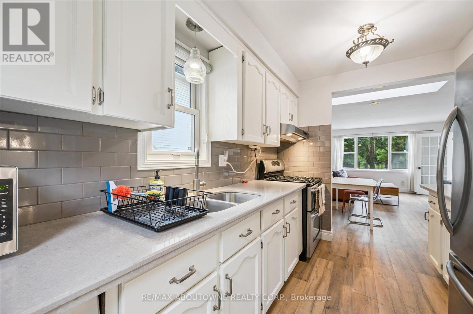 Photo 13 of 216 Bell Avenue, Hamilton ON